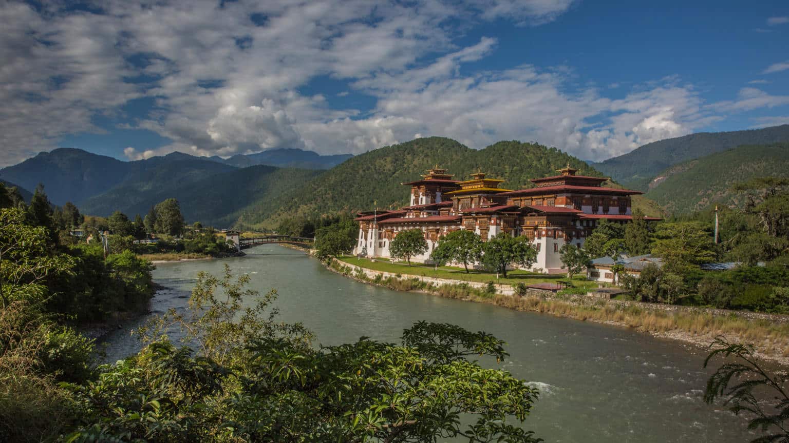 Bhutan-Punakha-Dzong-Oana-Dragan-banner-2