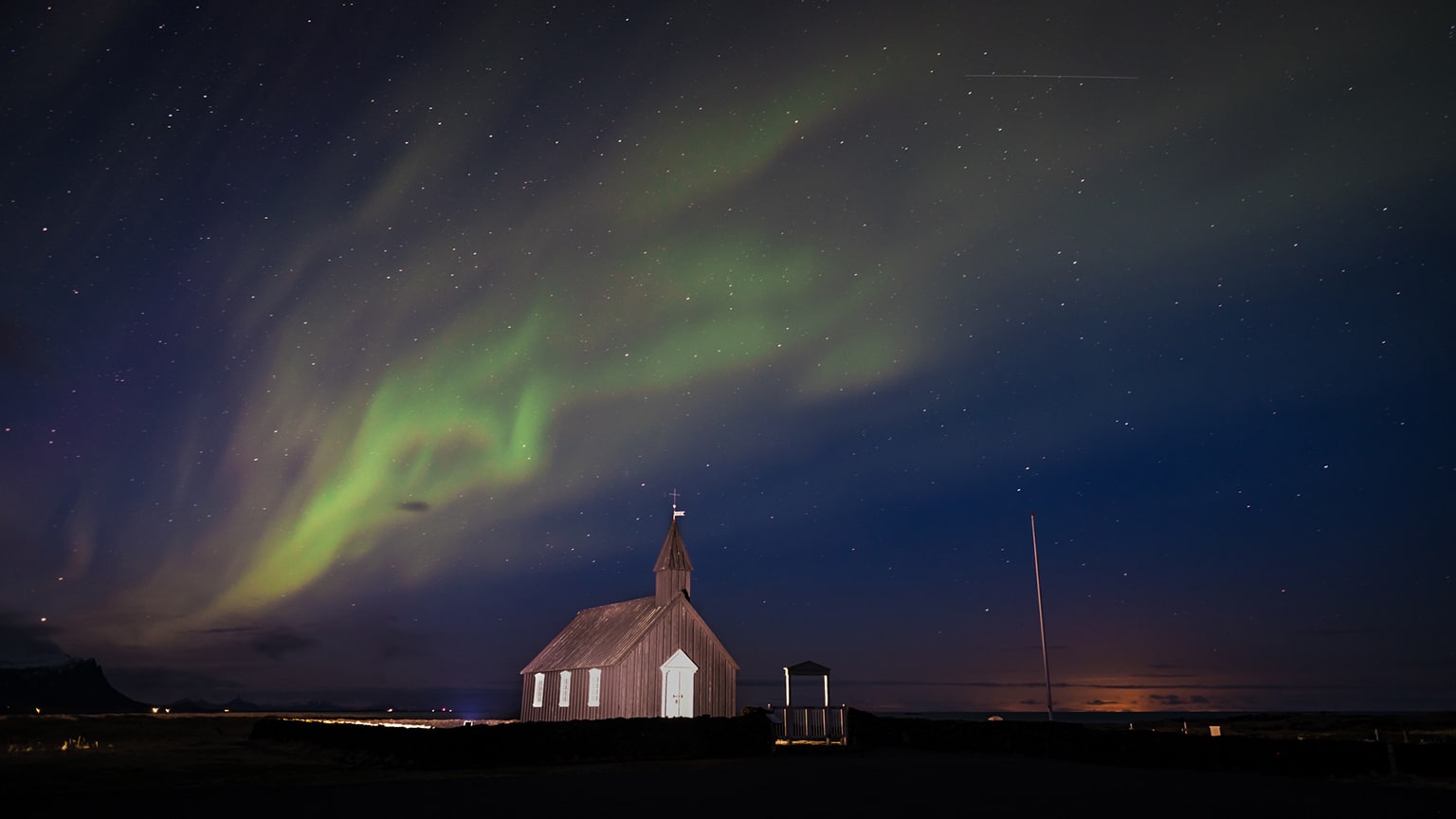 Iceland-Northern-Lights-Giuseppe-Milo