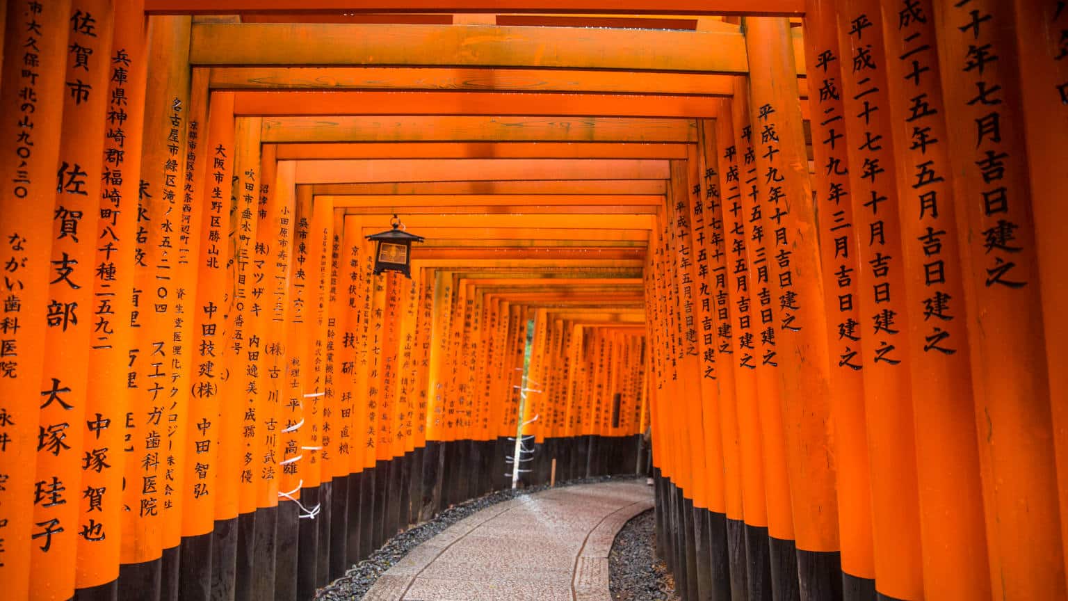 Japan-Kyoto-Fushimi-Inari-Taisha-1000-Torii-Gates-cropped