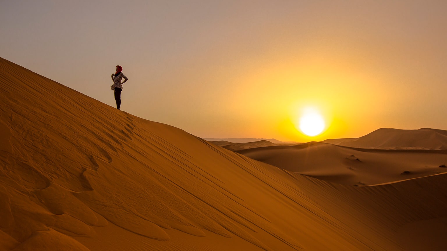 Morocco-Sahara-Desert-Merzouga-Dunes-Sunset-Female-Traveller-Leo-Tamburri