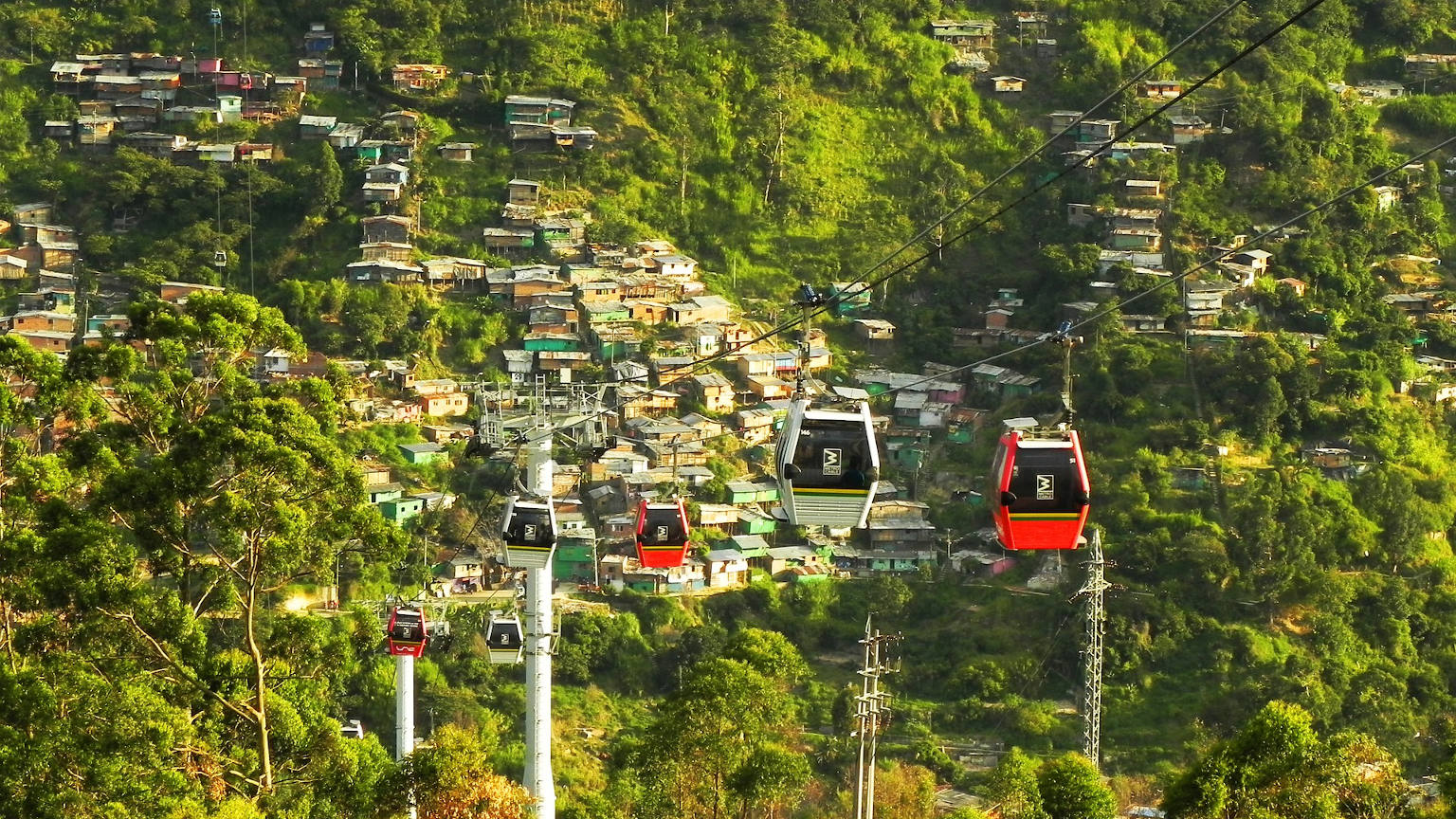 Colombia Medellin Cable Car Pixabey user Islandworks